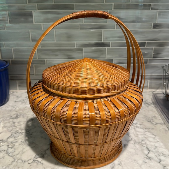 Wicker and Bamboo Basket with lid - Picture 1 of 4
